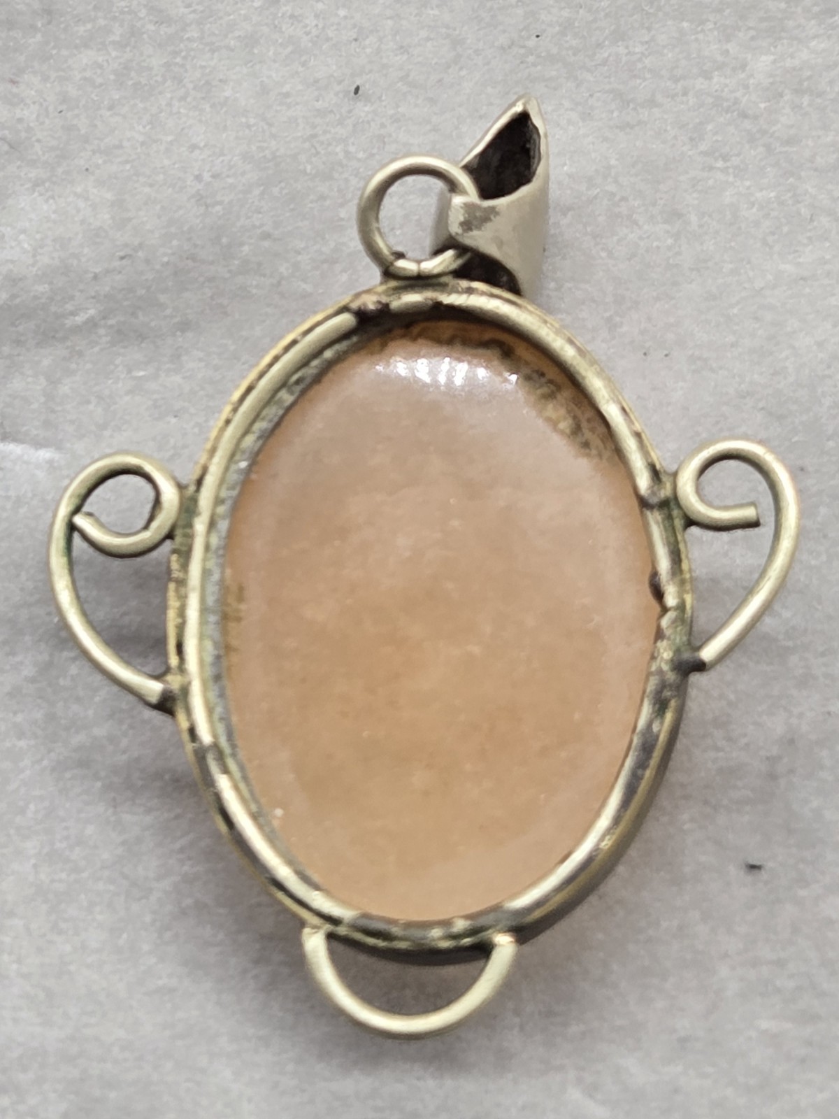 Vintage Natural Stone Oval Pendant Brass Metal Peach Colored Measures 2 Inches
