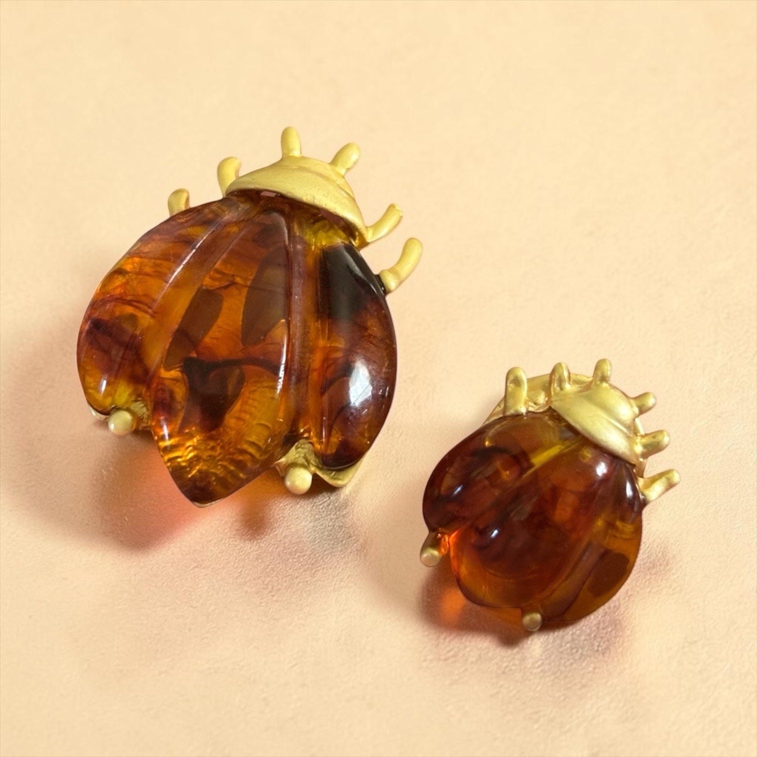 Honey Amber Ladybug Brooch & Pin Set Lucite Beetle Bug 80s Gold Tone