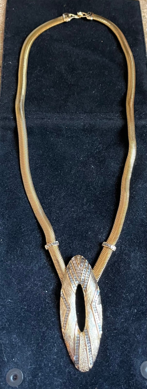 ORENA PARIS Gold Tone Chunky Chain Round Pendant Necklace Signed with Braided nn