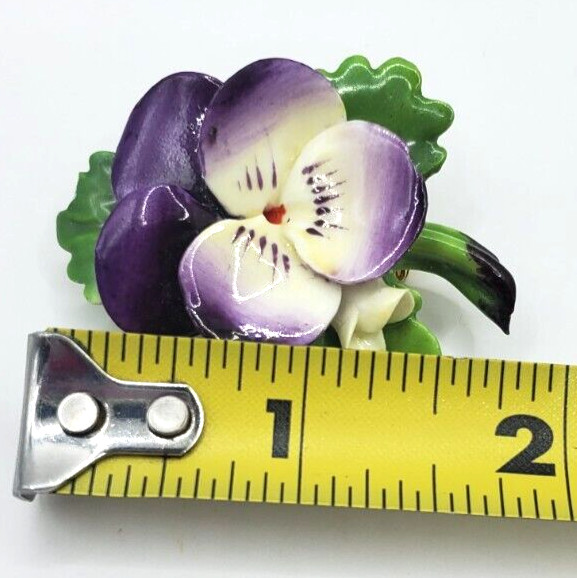 LARGE 1940’S 1950’S CARA STAFFORDSHIRE ENGLAND PANSY FLOWER PIN BROOCH (chip)
