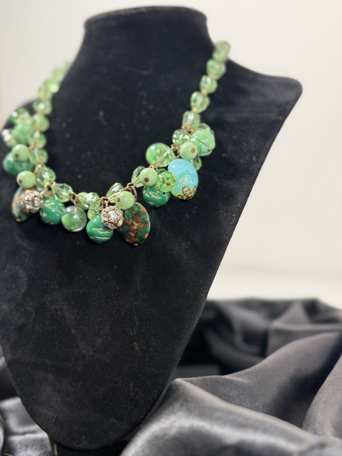 Stunning Vintage Green Bauble Faceted Czech Glass Necklace 16”