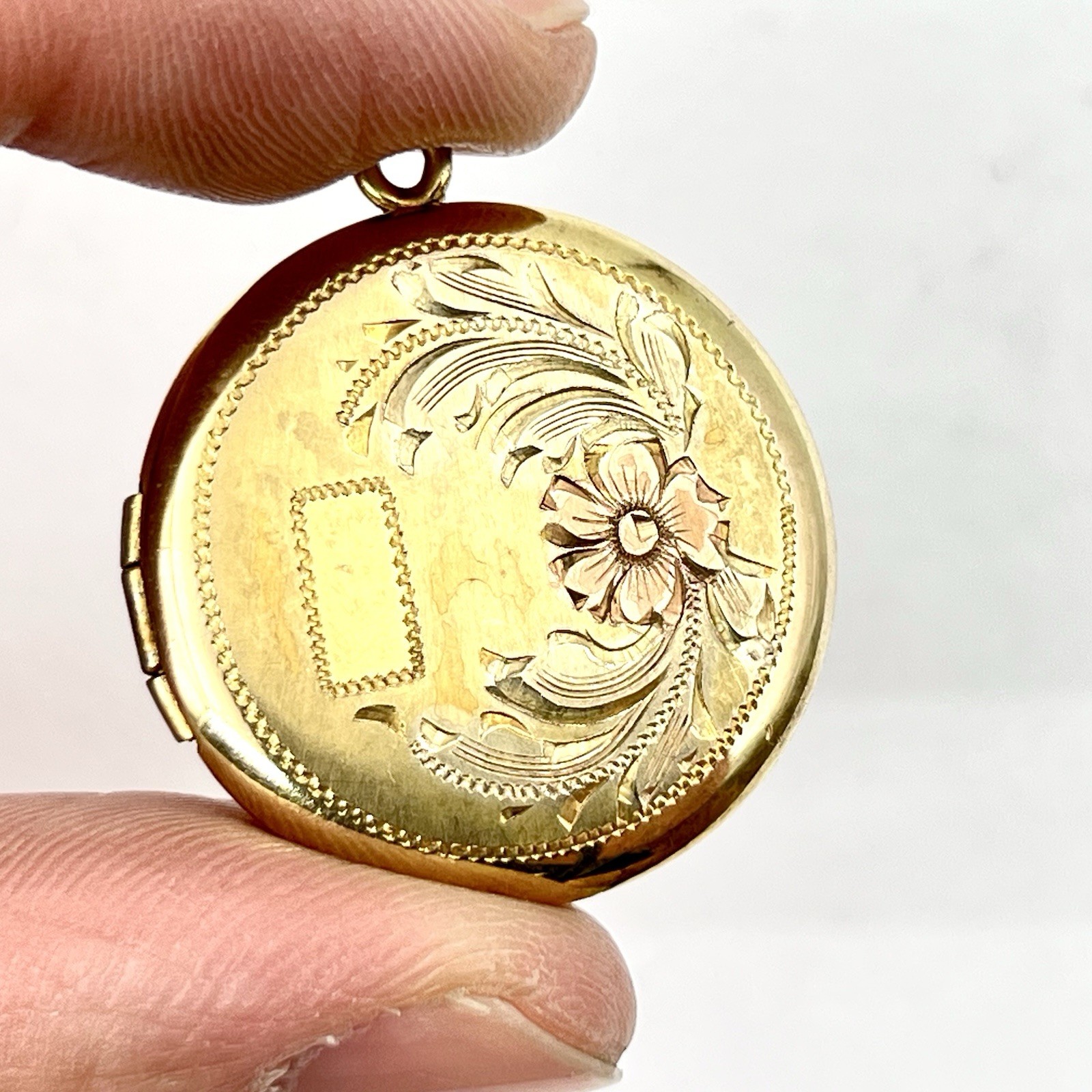 VTG 1/20 12k Gold Filled Round Locket Pendant w/ Engraved Floral Flower Design