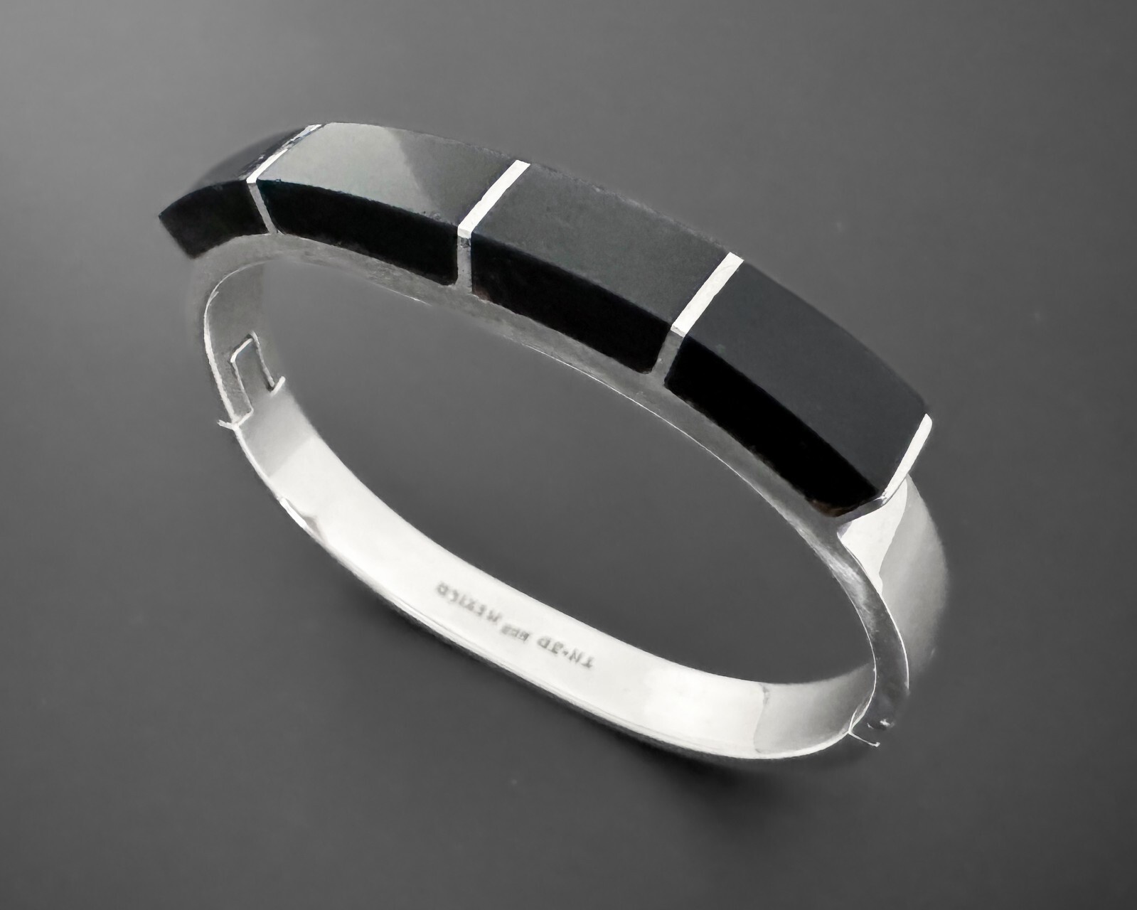 44g Vtg Sterling Dome Bar Onyx Inlay Chunky Hinged Modernist Design Bracelet