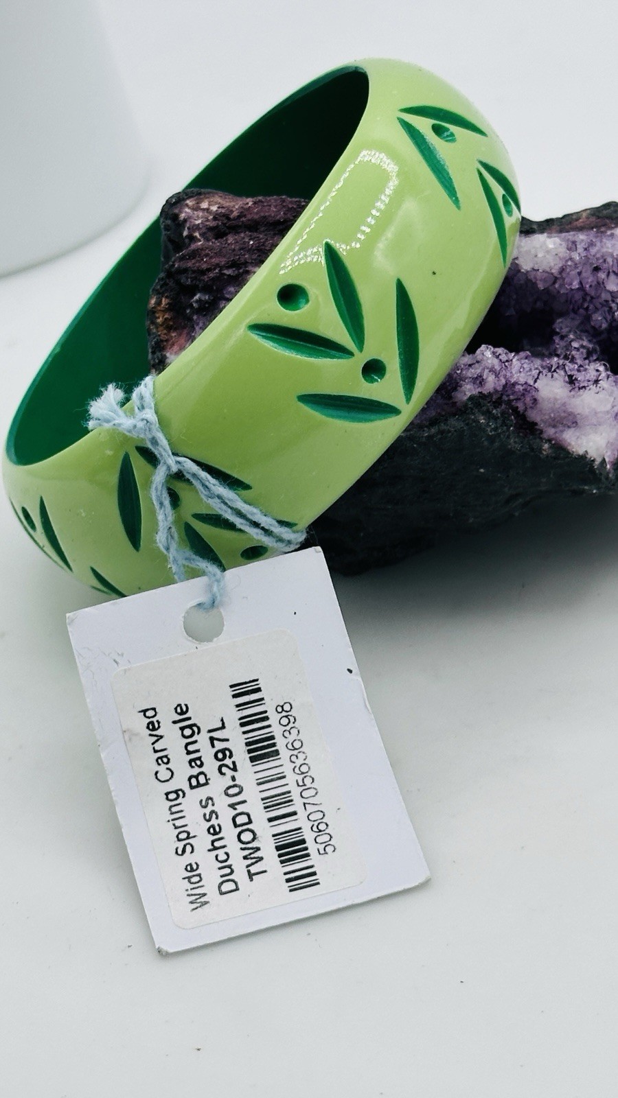 Splendette Wide Spring Carved Duchess Bangle Lime Green Leaves Fakelite Large 3”