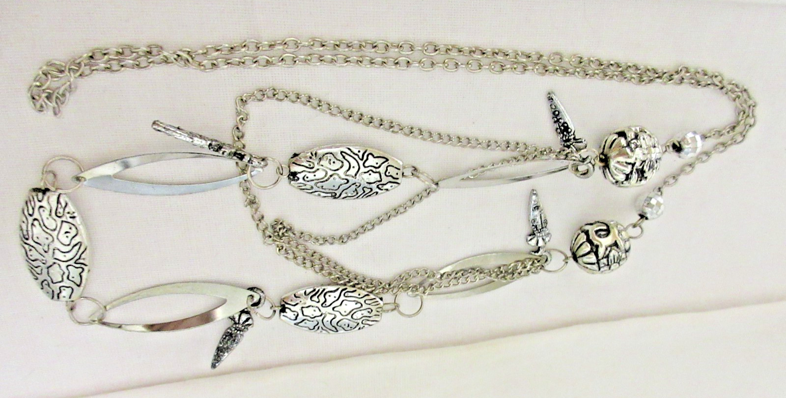Vintage Layered Silver Tone Molded and Etched Bead Necklace 30″