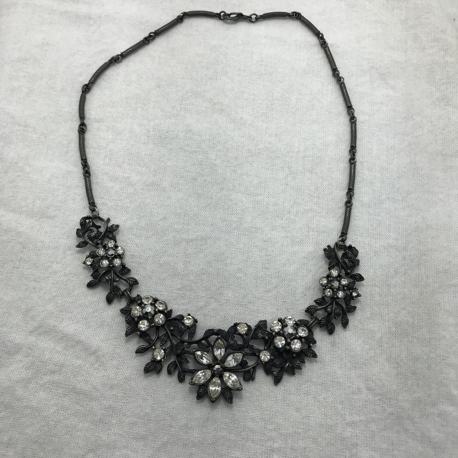 Vintag Pewter Tone Floral Design with Clear White Rhinestones Collar Necklace