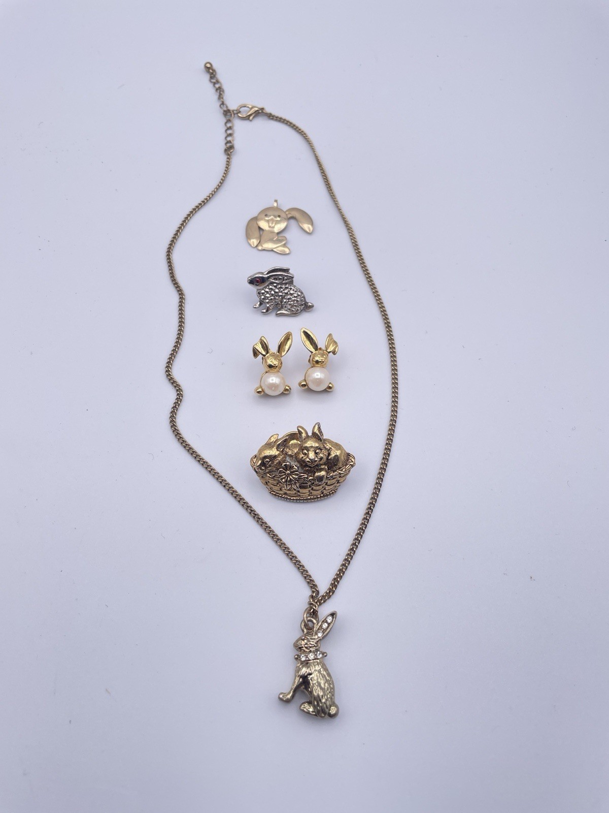 Mixed Vtg Rabbit Avon Unbranded Jewelry Lot Earrings Chain Necklace Brooch Pins