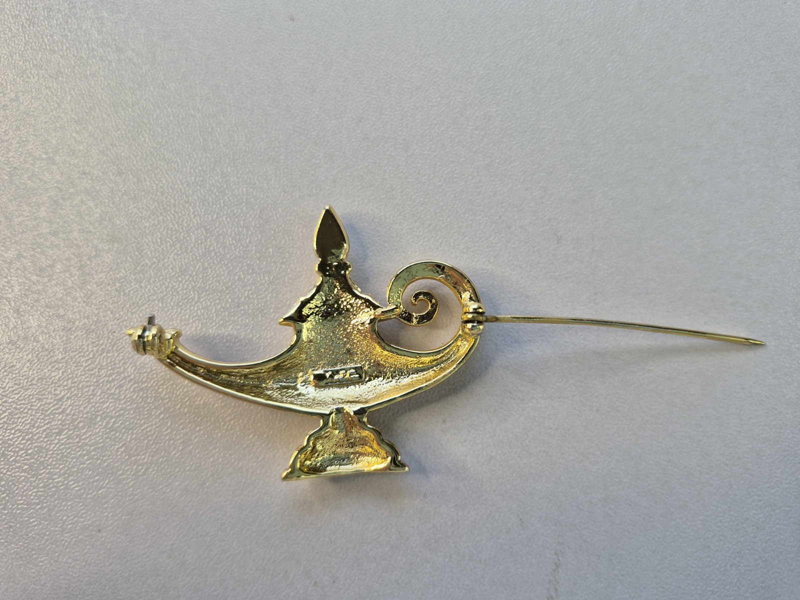 Genie Lamp Brooch AJC Matte Gold Tone Finish Rhinestone Aladdin Costume Pin