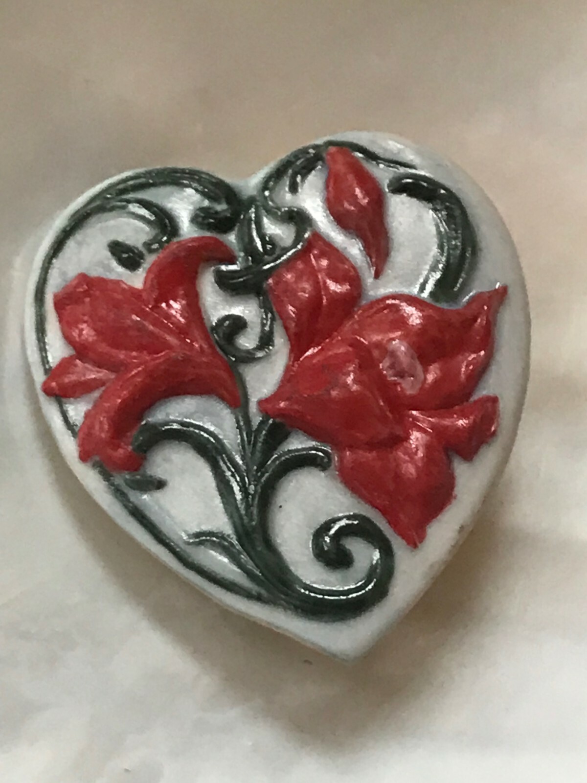 Estate Painted Ceramic Heart with Red Flowers Pin Brooch – 1 and 3/8th’s x 1.25