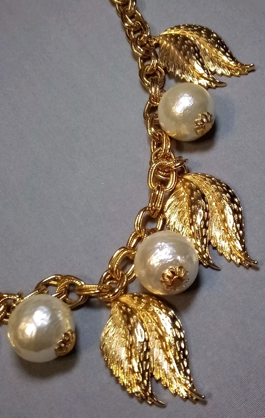 Vintage Gold Tone Double Link Textured Leaves Simulated Pearls Necklace 18-3/4″