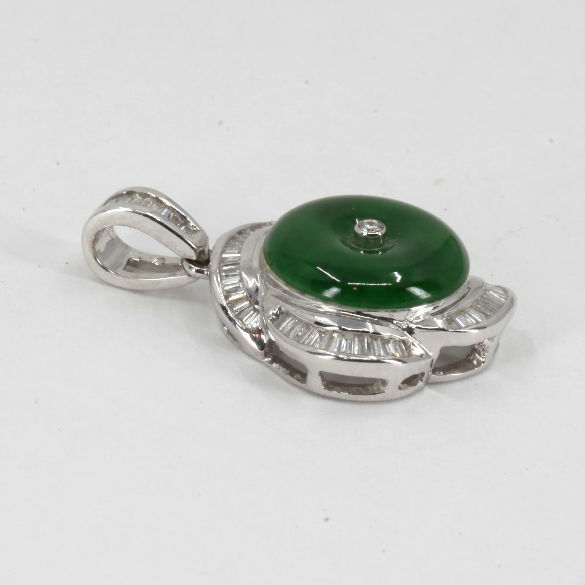 18K Solid White Gold Diamond Jade Pendant D0.35CT