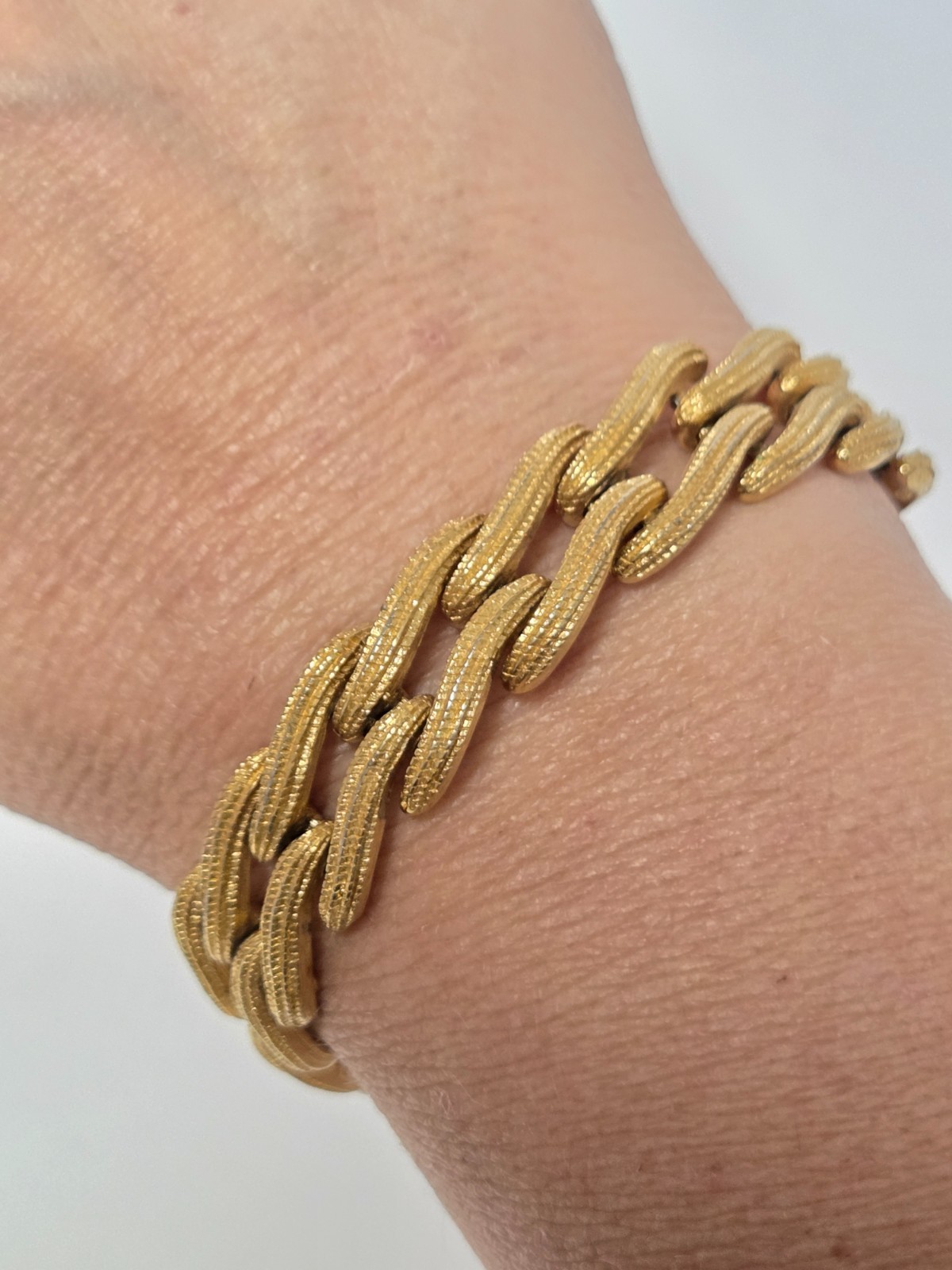 Vtg MONET Textured Wavy Double Row Bracelet 1/2″ w Gold Tone Safety Chain 7.25″