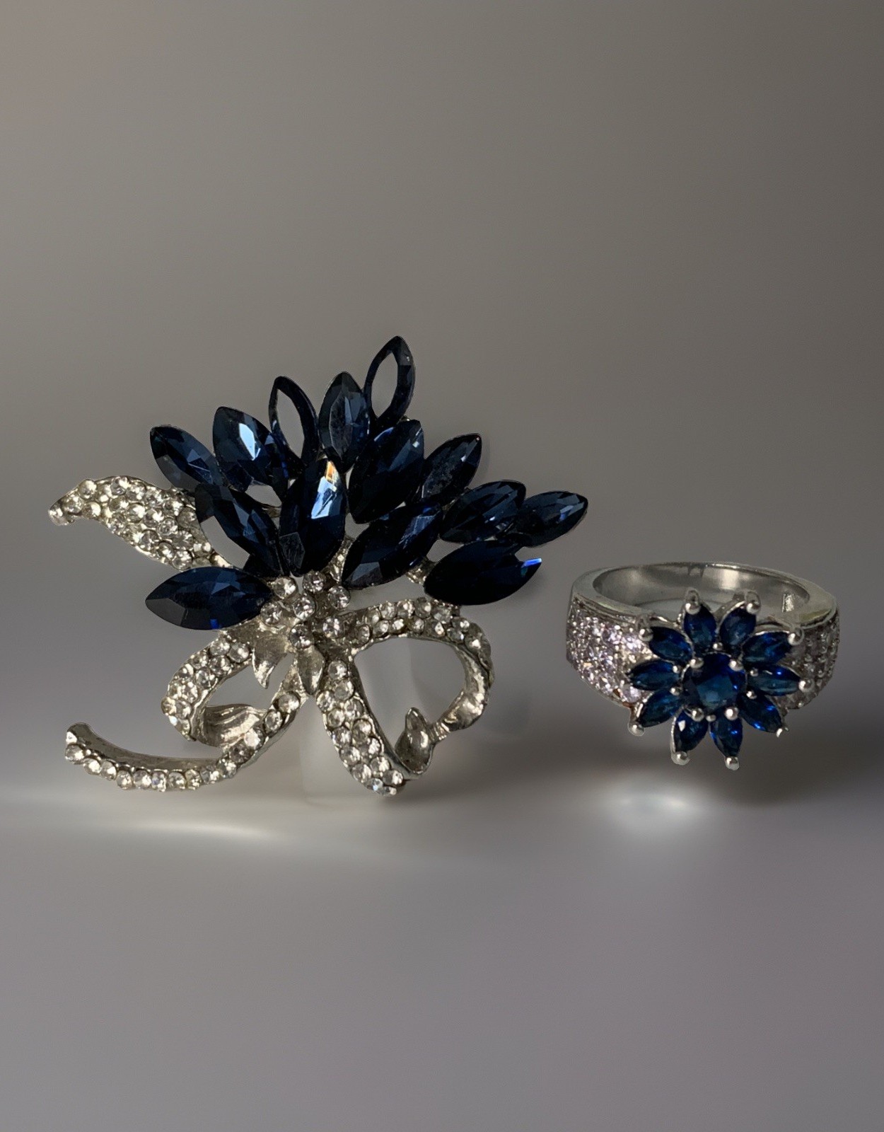 RARE Vintage Royal blue crystal silver flower brooch and ring set ring size 8