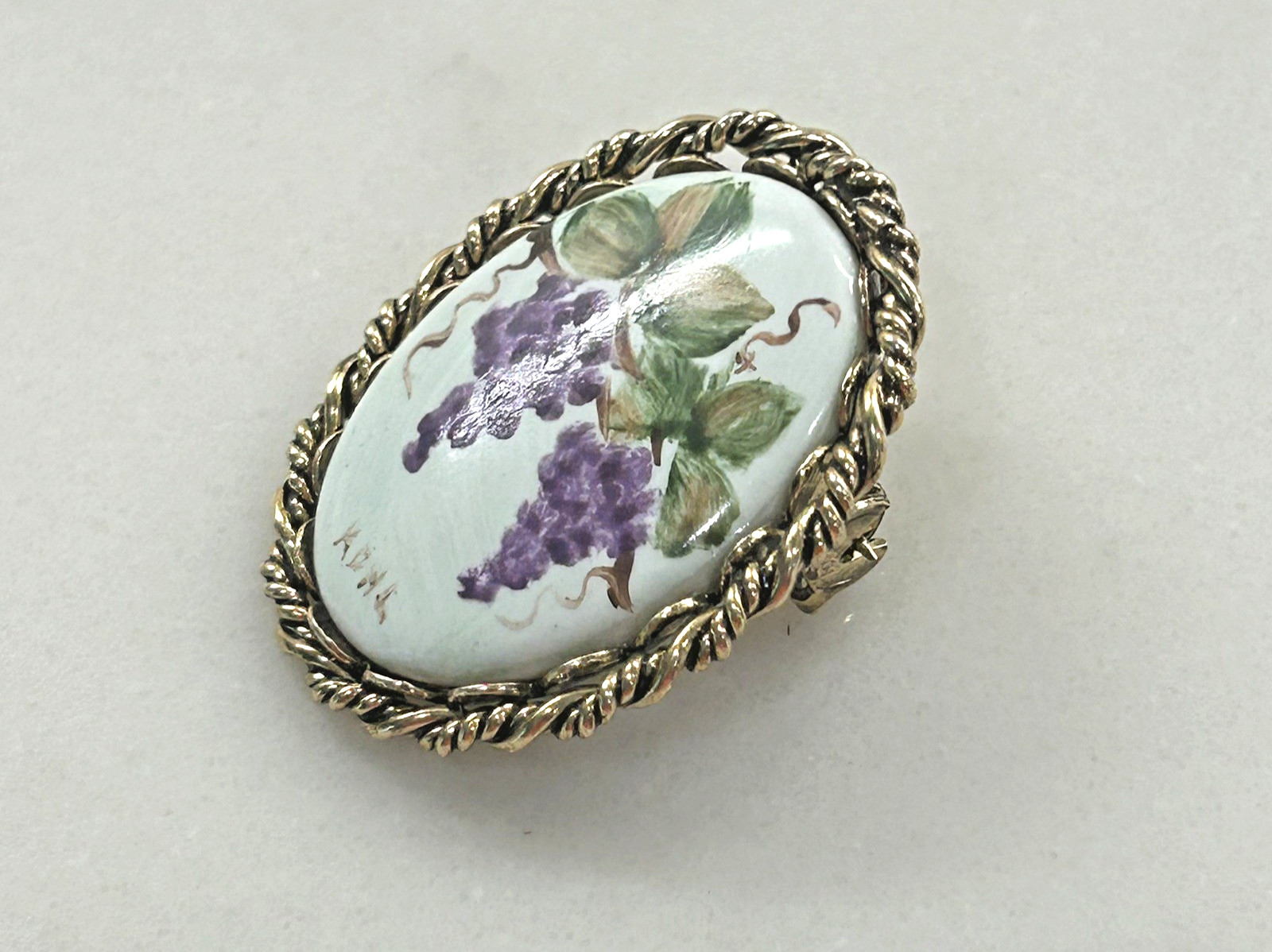Vintage Vineyard Grapes Brooch Hand Painted Convertible Goldtone Signed 80s