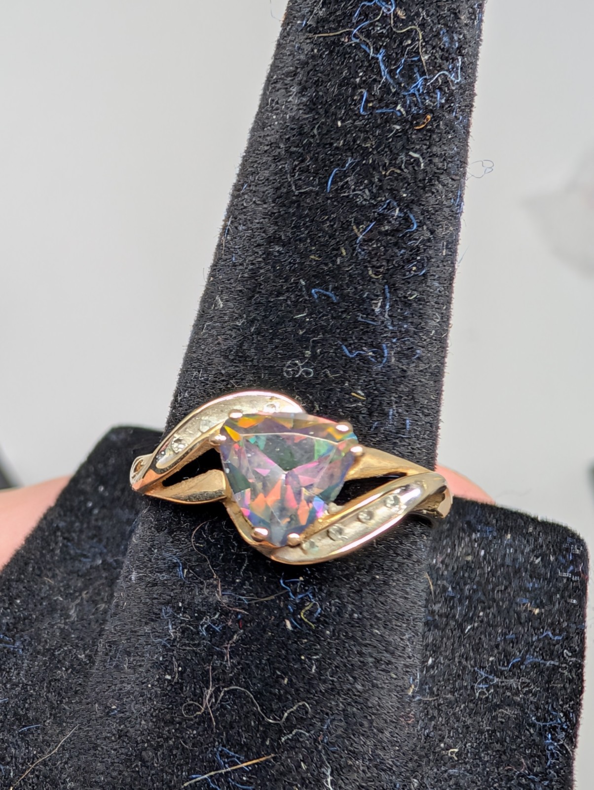Vintage 10K Yellow Gold Trillion Cut Mystic Topaz Diamond Ring 2 Grams, SZ 6.5