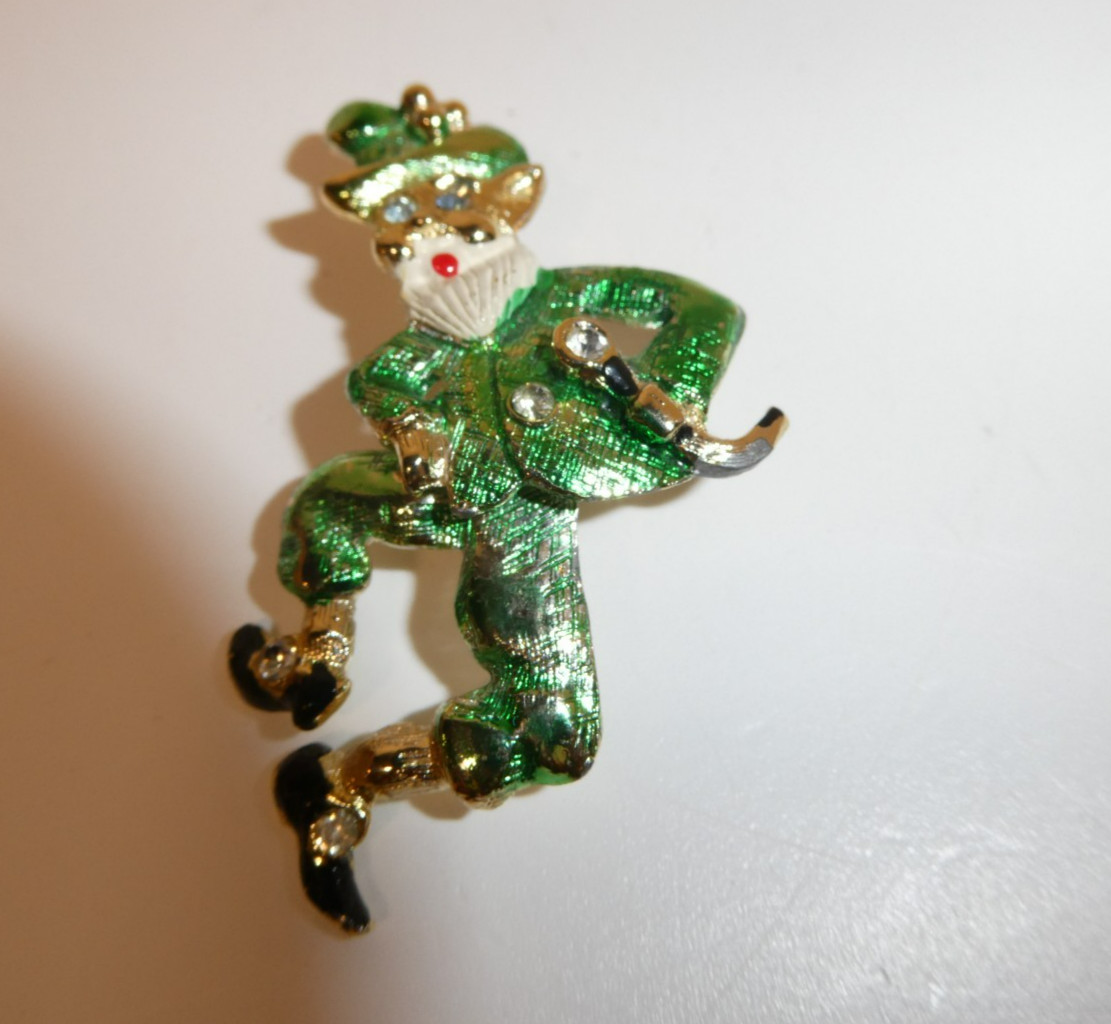 VTG Enamel Rhinestones Movable Leprechaun Shillelagh Articulated Brooch Pin