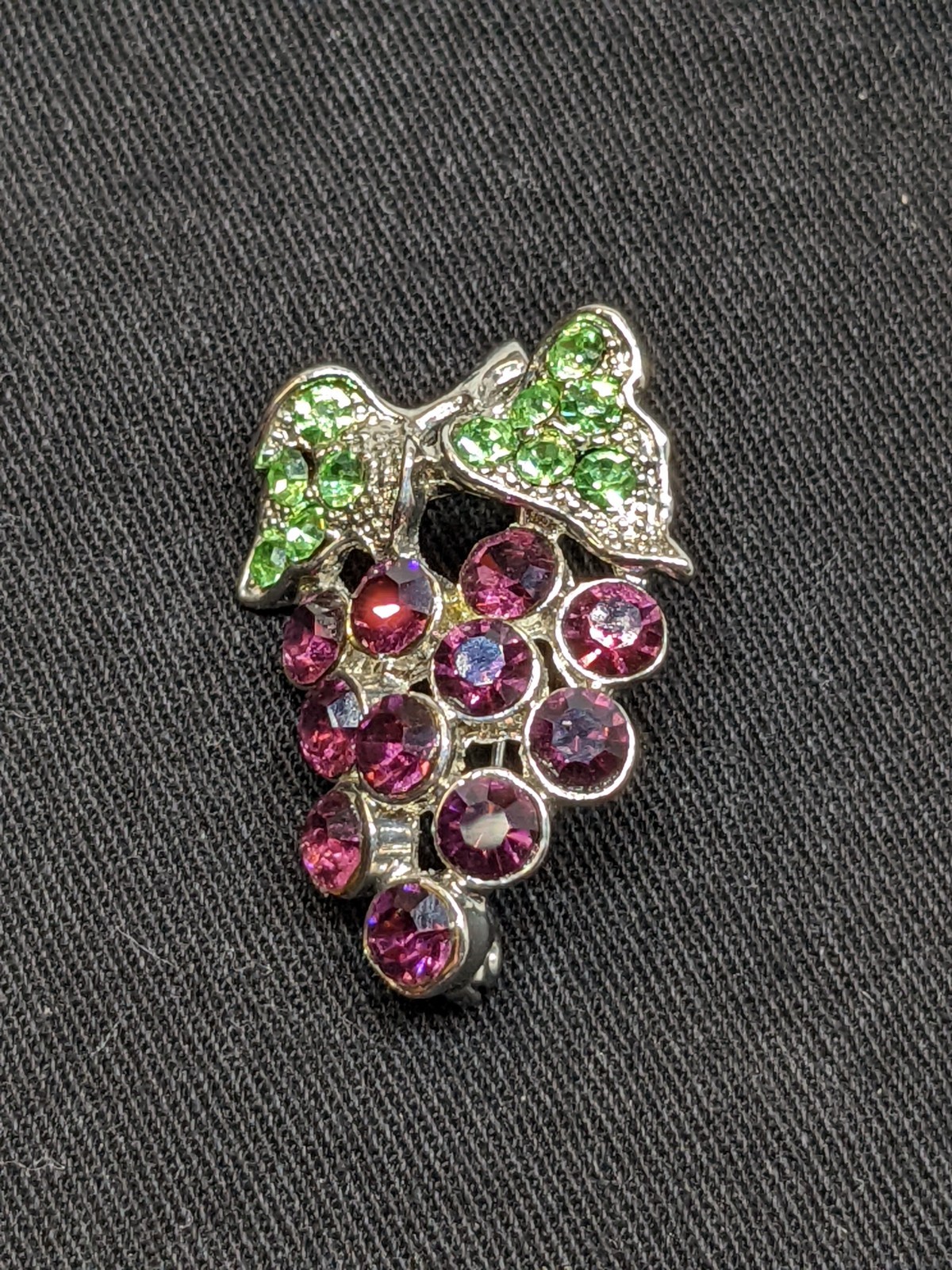 Vintage Grapes Rhinestone Brooch Pin Purple Green Crystal Silver Tone Vineyard