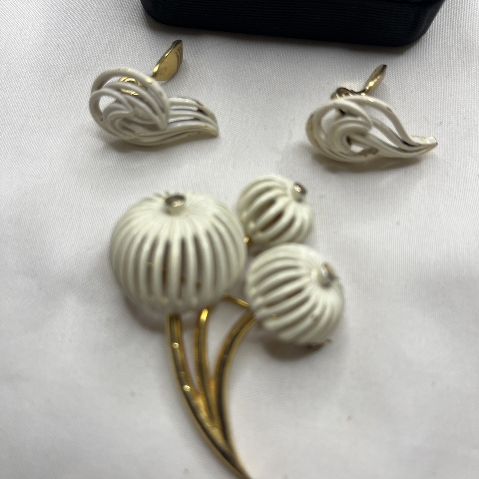 Vintage Signed Monet Goldtone White Enamel Flower Brooch With Earrings