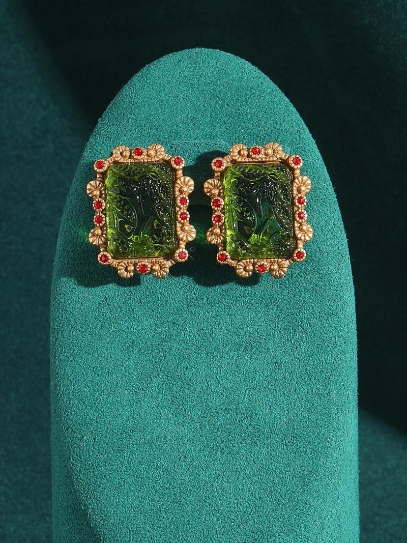 Vintage Green Glass Gold Stud Earrings Palace Relief Wedding Charm Jewelry 2025