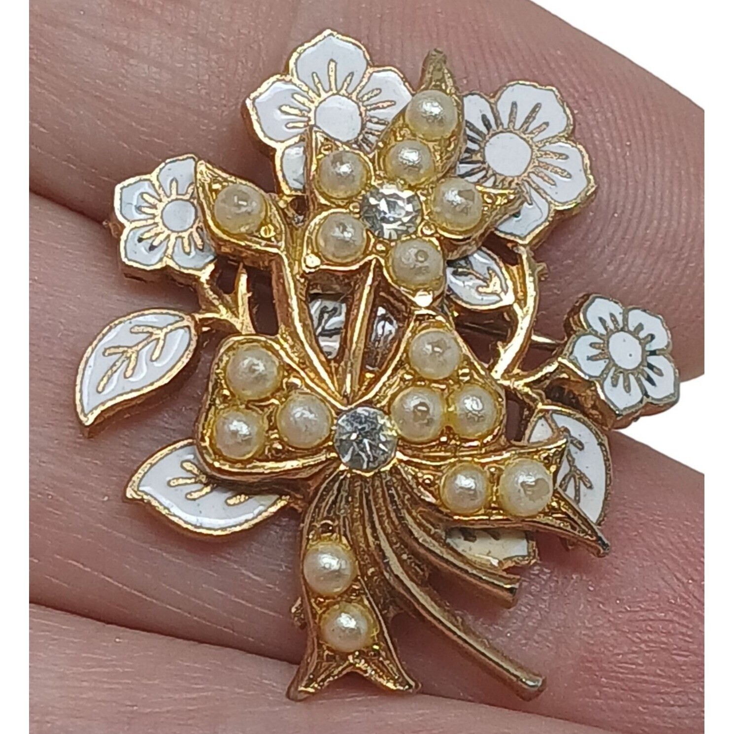 Vintage Floral Brooch Pin Faux Pearls Rhinestones GoldTone Enamel 1.3/8″ #J-8Pu