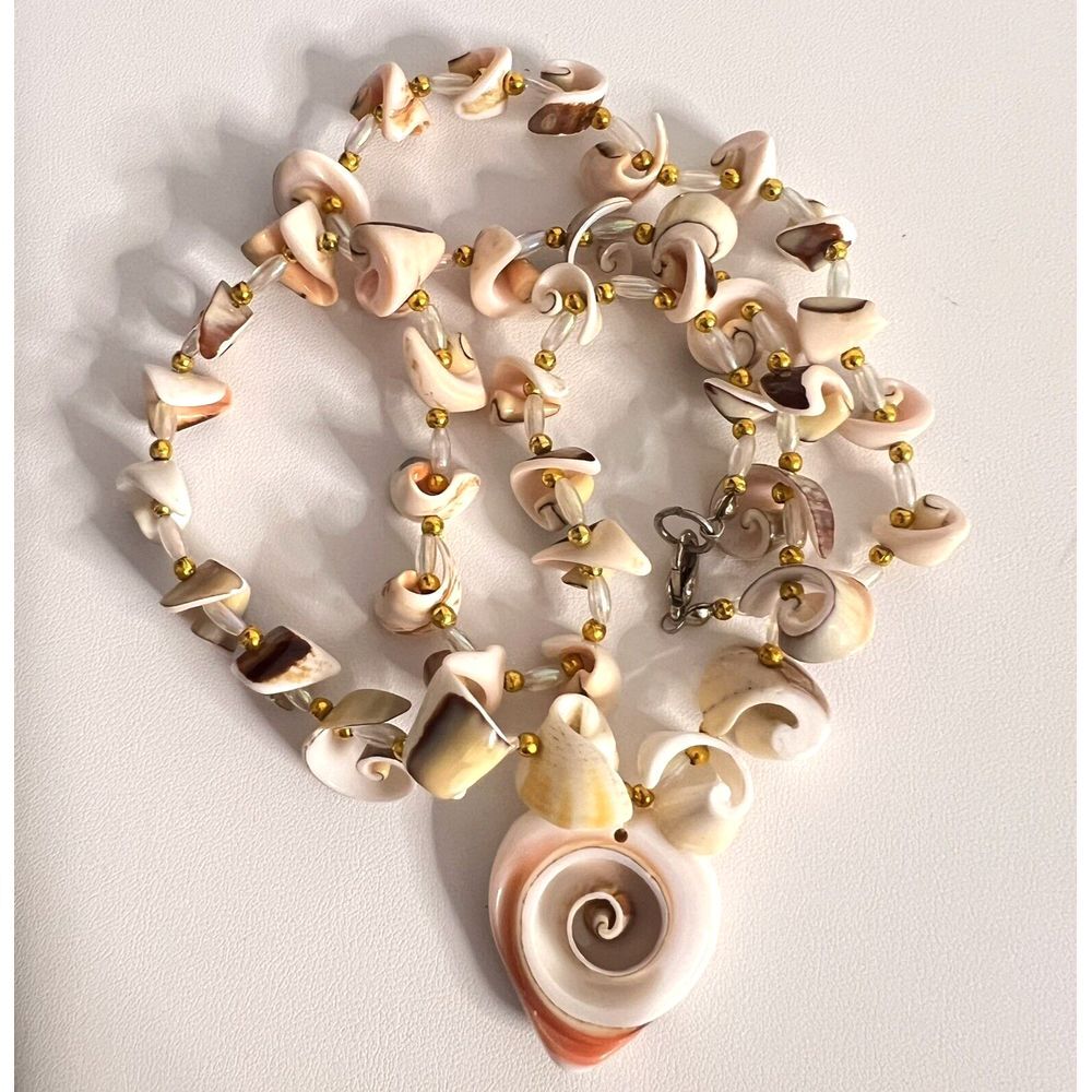 VINTAGE Women’s Necklace Natural Cocomurex Luhuanus Sea Shell Beaded 23 in.