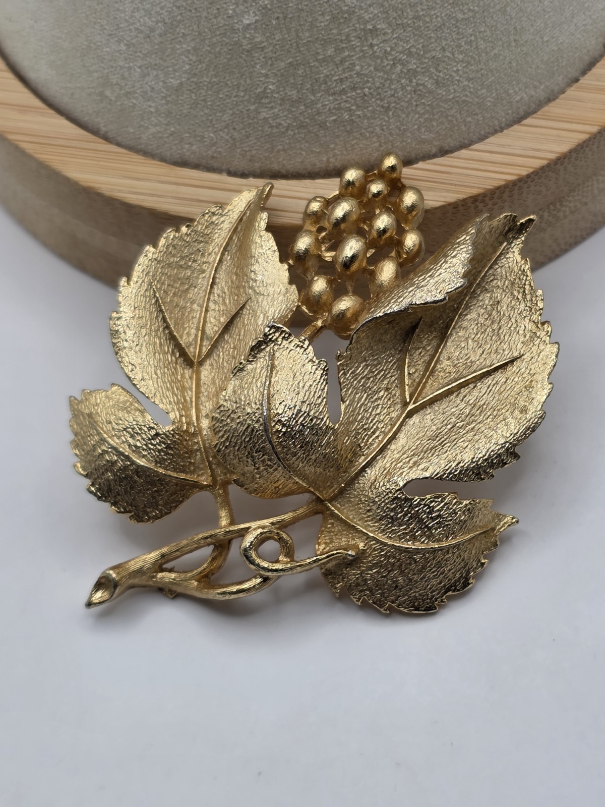 Vintage Lisner Grape Cluster Brooch Gold Tone Signed