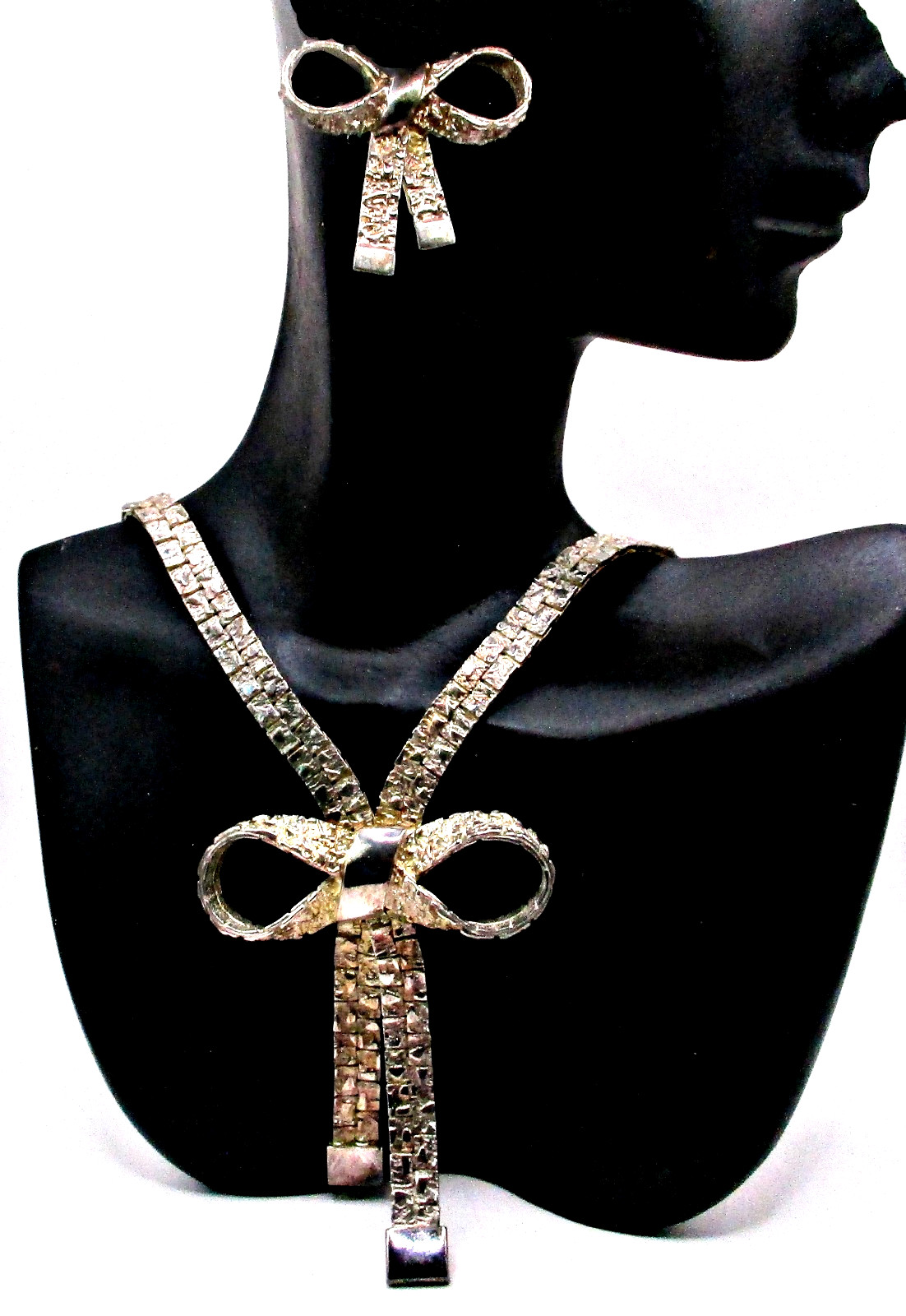 Vintage 1980’s Articulated Gold-tone Nugget Bow Ribbon Necklace and Earrings Set