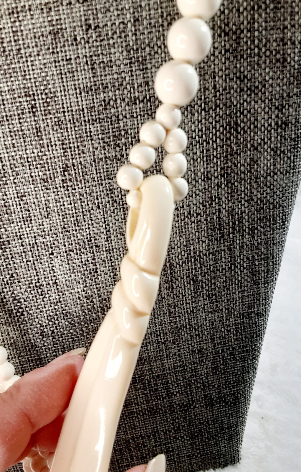 ** AMAZING Vintage Lucite Necklace – Rare Design – 24 Inch **