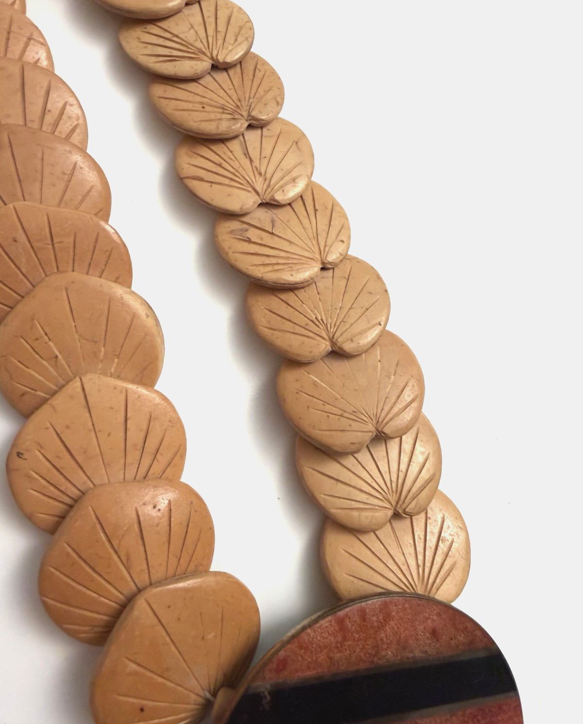 Vtg Carved Chunky Wooden Disc Necklace Pendant Boho Tribal Ethnic Earthy