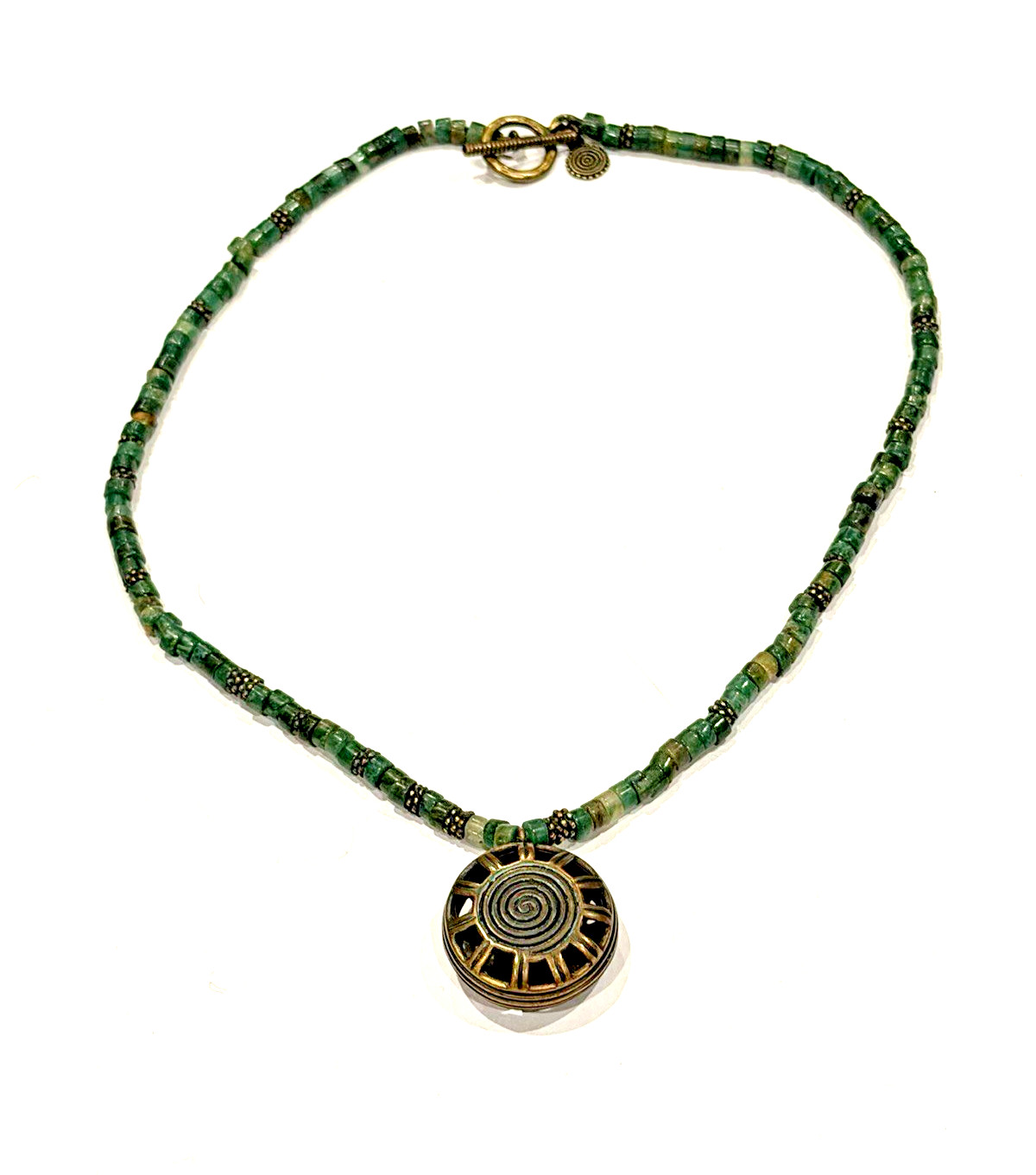 LAUREN RALPH LAUREN JADE GREEN BEAD CAVIAR SPACERS BRASS PENDANT 16″ NECKLACE EU