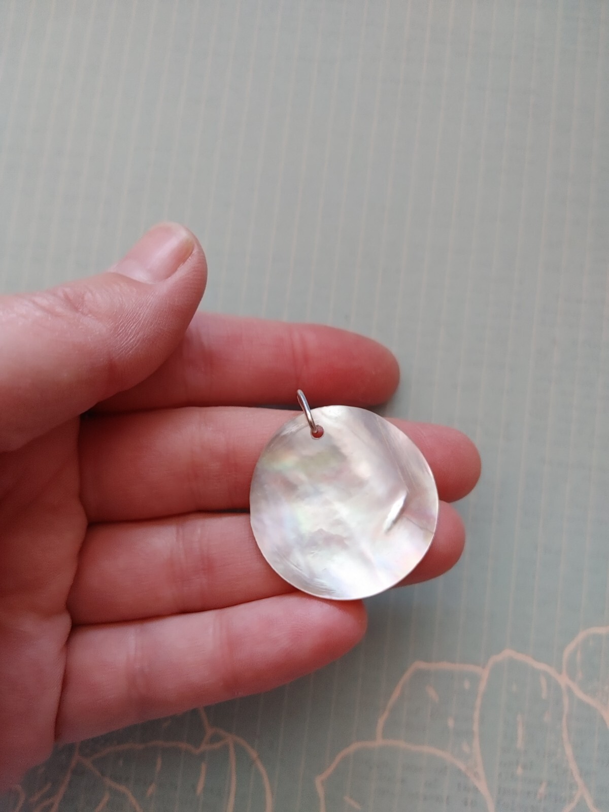 Vintage pendant natural sea shell mother of pearl round sterling silver