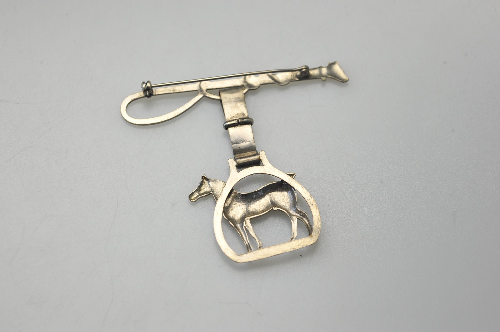 Vtg Equestrian Horse Stirrup Bar Pin Brooch Hunt Riding Stock Pin dangle BB3
