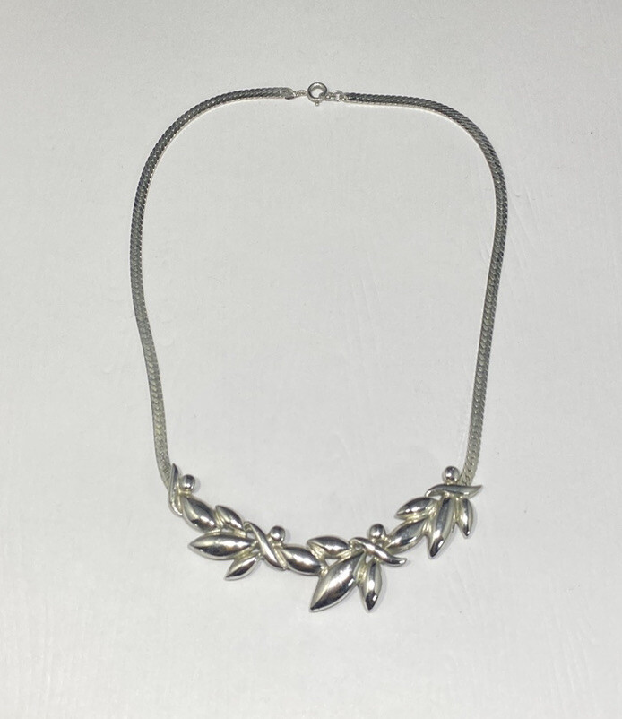 Vintage Signed Trifari Silver Tone Floral Leaf Choker Necklace Designer 16.5 in