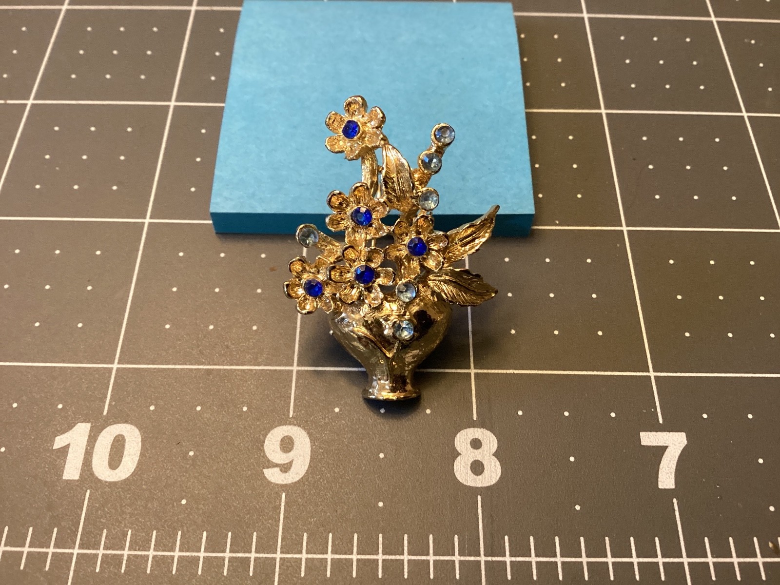Vintage Floral Flowers Blue Crystals Gold Tone Bouquet Vase Pin Brooch 2.7″ H