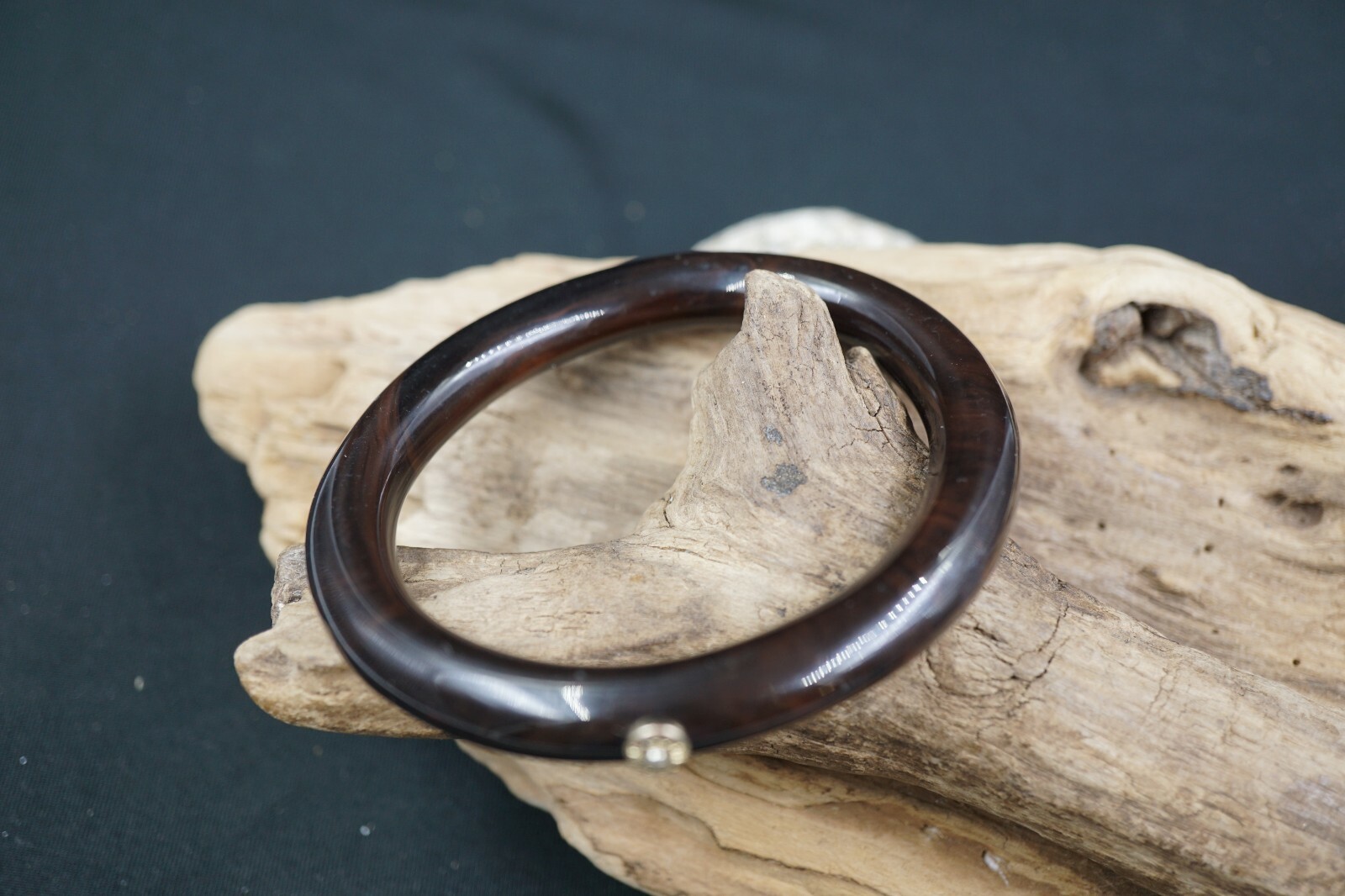 Henri Bendel brown Lucite Bangle fIts a 7 1/4″ Wrist