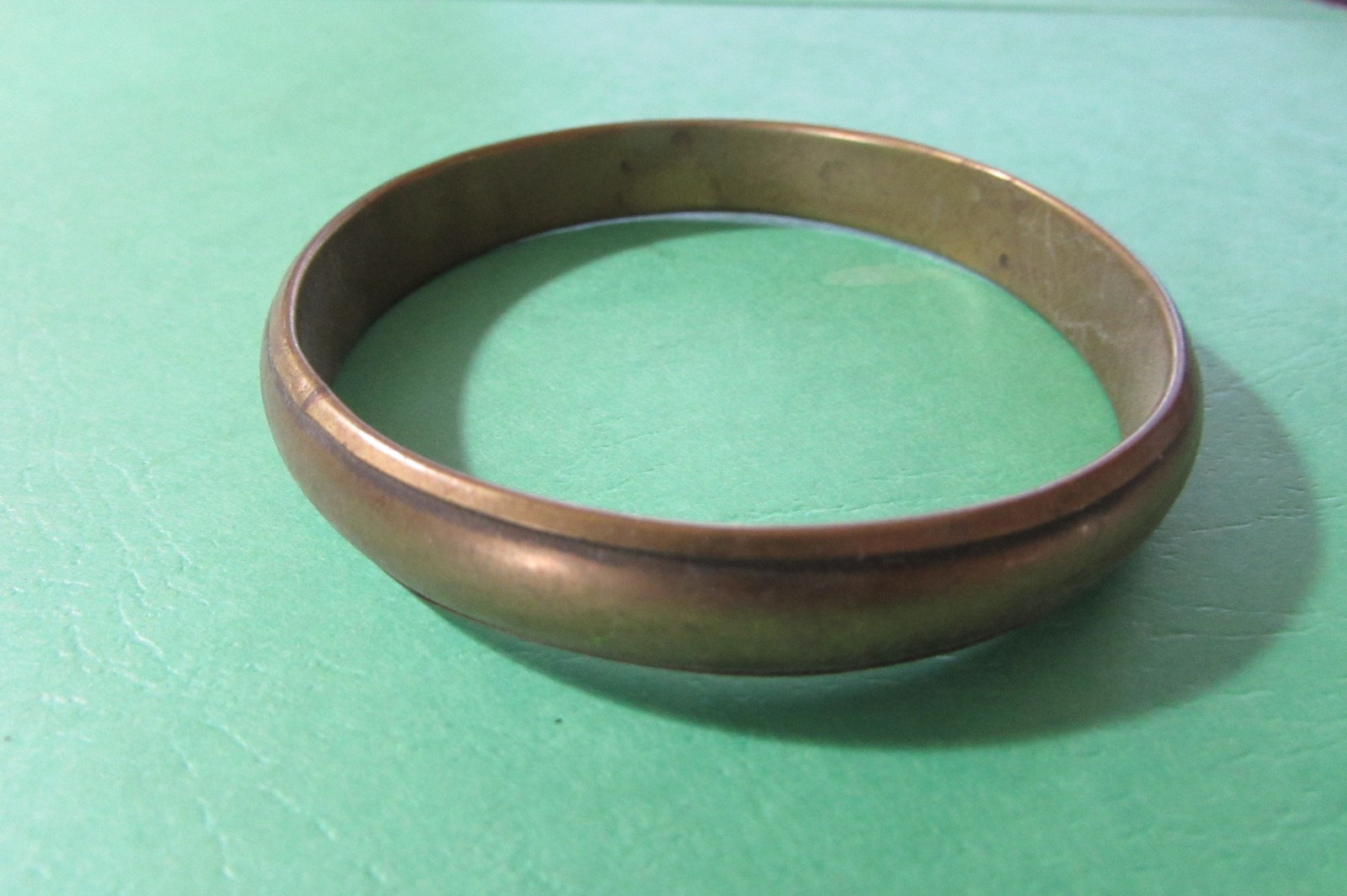 T -VINTAGE 1/4″ wide brass? bangle cuff bracelet 2 3/4″ across