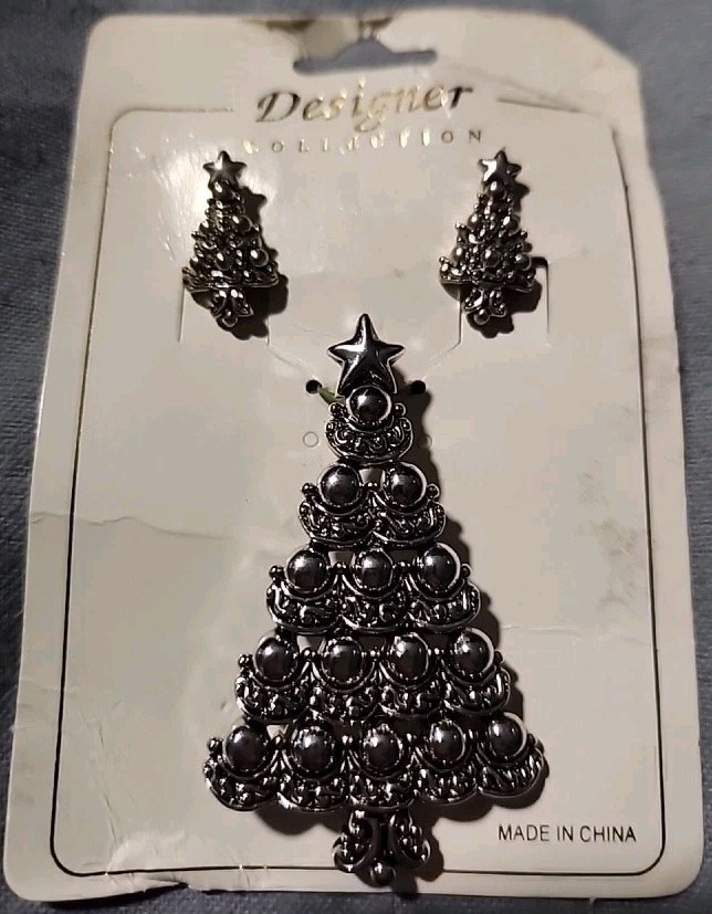 Christmas Tree Brooch/Pin/Pendant Matching Silvertone Peirced Earrings Vintage