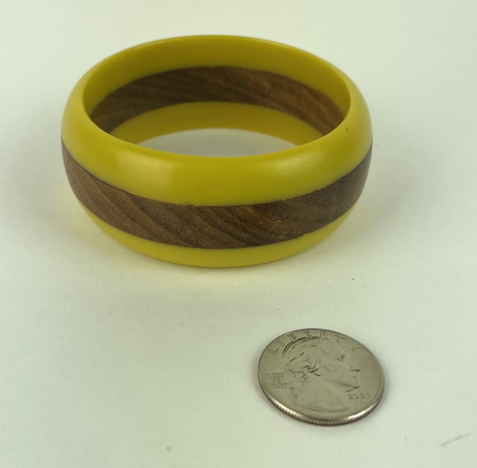 Vintage 1950’s 60s Lucite and Wood & yellow Bangle Bracelet 10″ L
