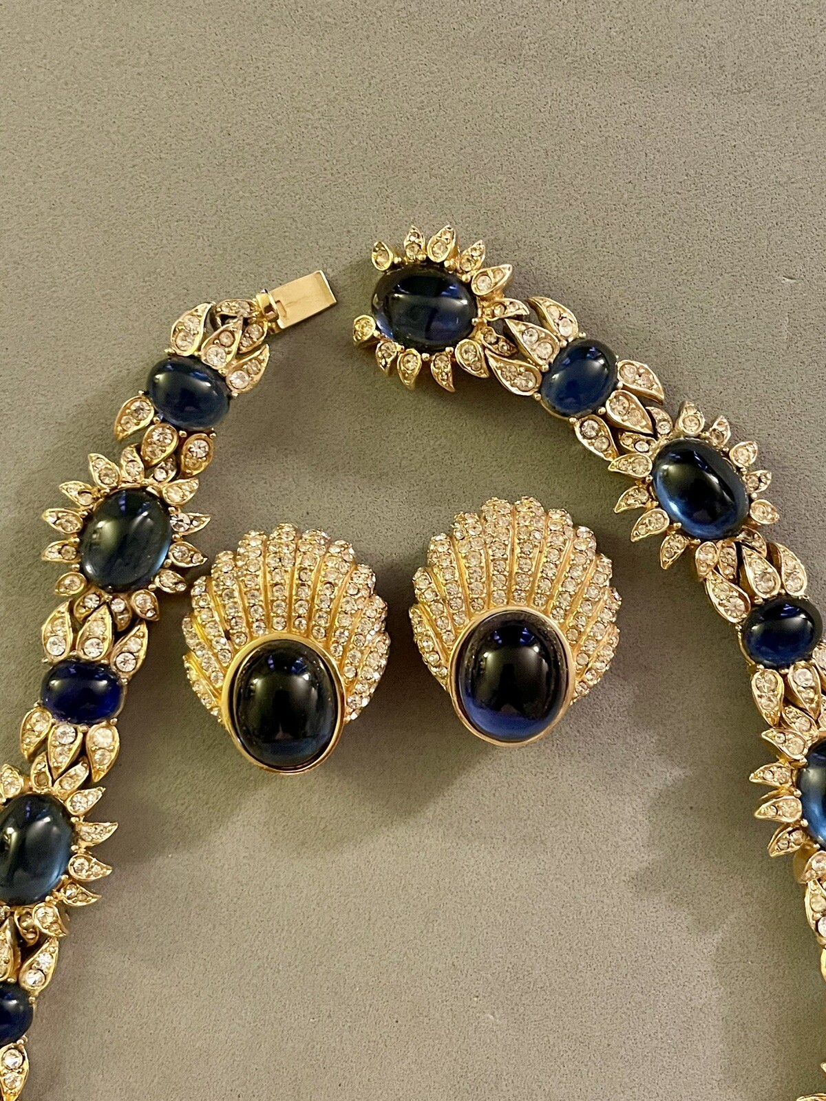 Vintage CINER Gripoix Glass Cabochon Rhinestone Gold Tone Necklace Earrings Set