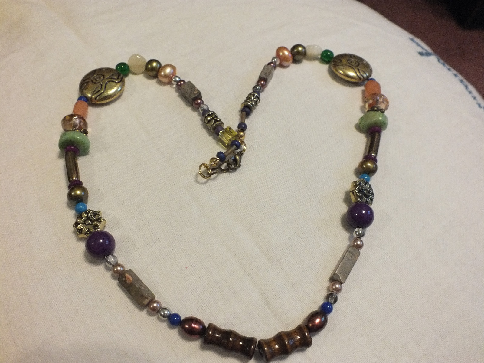 Beautiful Necklace Gold Tone Coloful Beads Purple Green Peach etc 18″ Long NICE