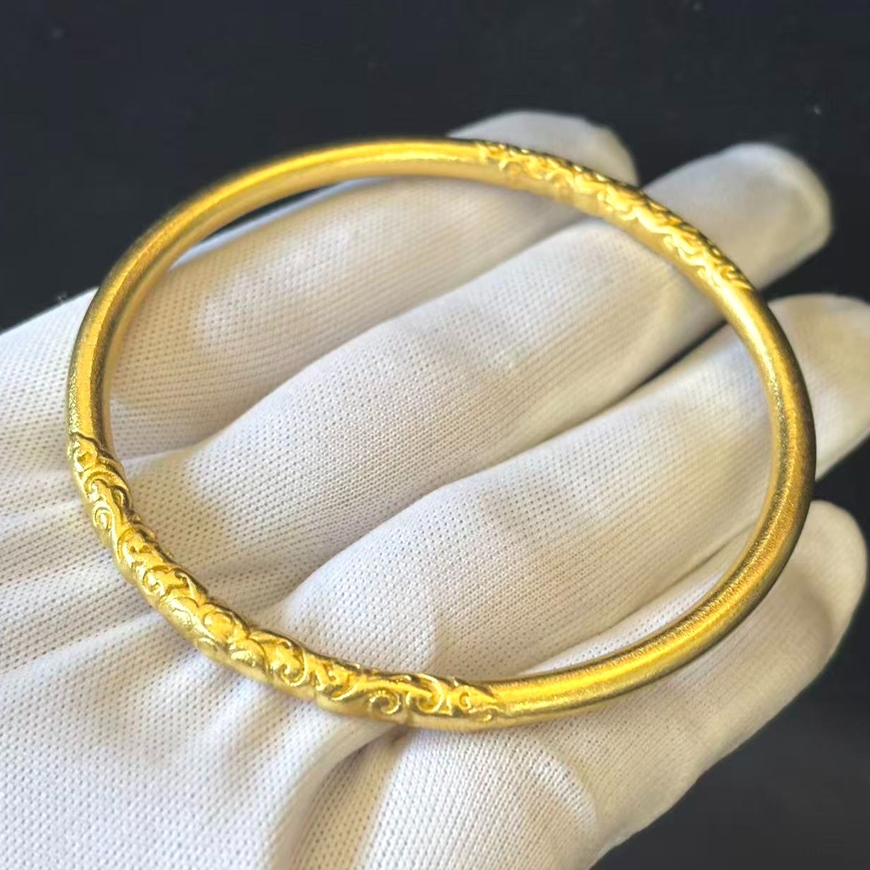 VTG Relief Floral Bangle Bracelet Gold-plated (NOT SURE) no mark, 7.8 inch
