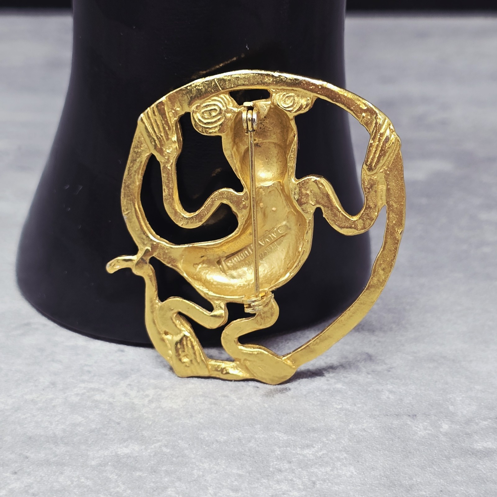 Vtg Signed Alva Studios Monkey Aztec Inspired Brooch Goldtone Gold Plated 2.25″