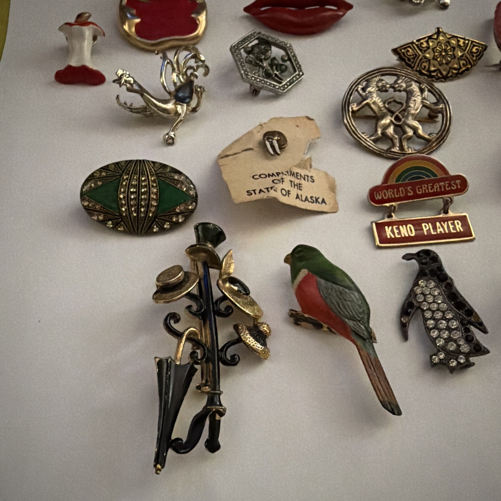 vtg pin lot of 25 collectible rare hard to find horseshoe souvenir Disney apple