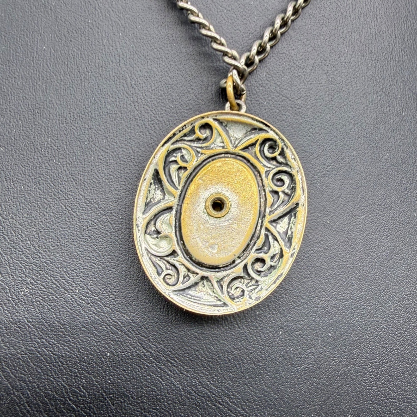 Necklace Cameo Pendant Victorian Art Deco Silver Tone 16 inches