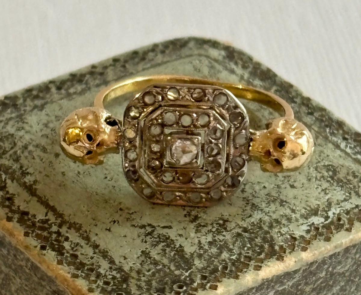Ant. Victorian Memento Mori Skulls Solid Gold 18k Rose cut Diamonds Ring