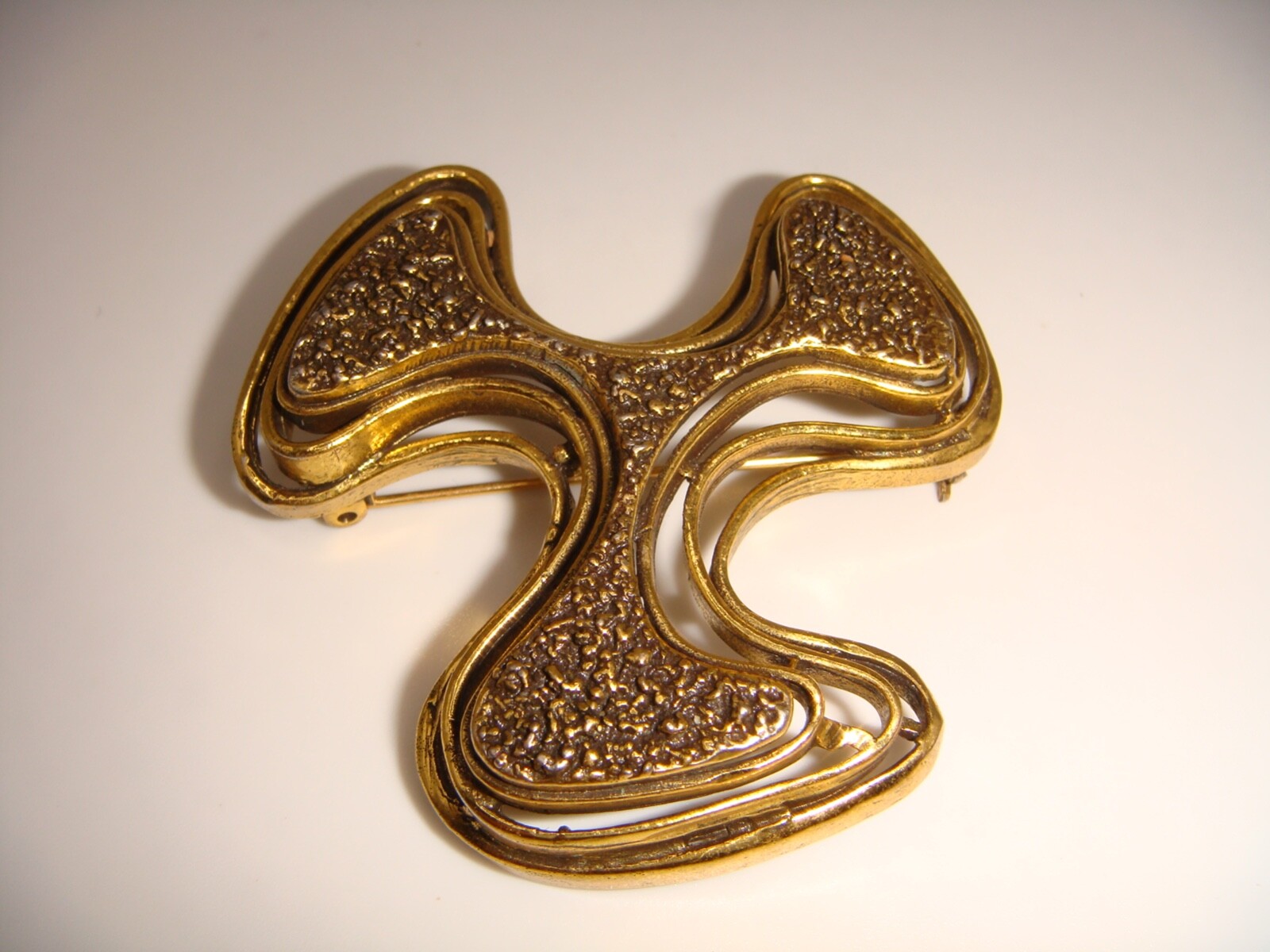 VINTAGE SIGNED ZENTALL GOLD TONE ABSTRACT PIN BROOCH ESTATE
