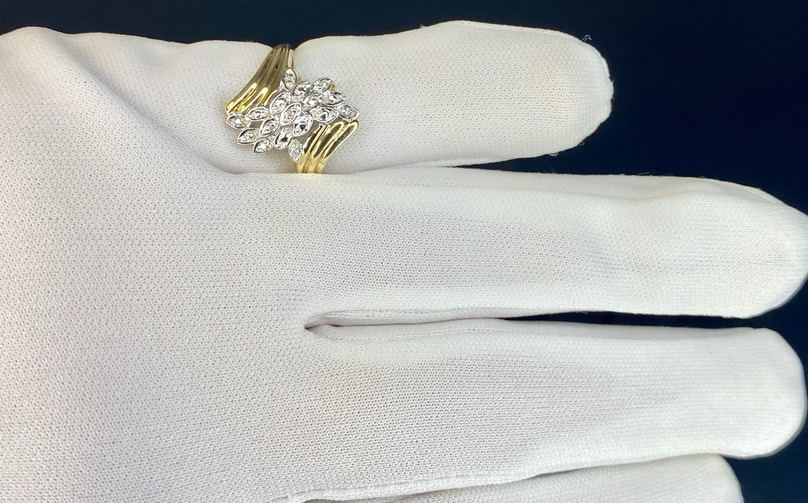 Vintage 80’s 90’s 10K Yellow Gold Diamond Cluster Leaf Bypass Ring Size 6.9