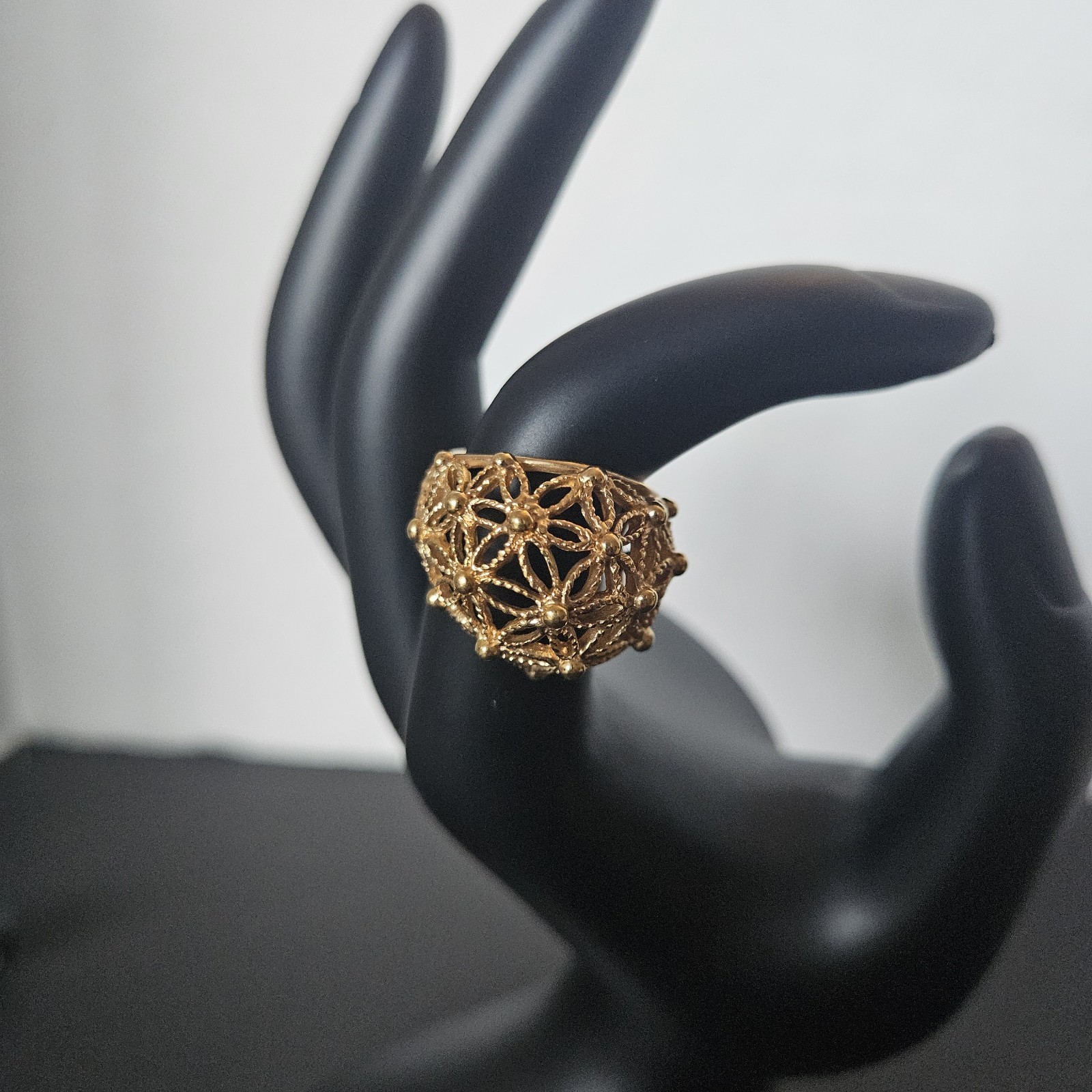 Vintage Avon Spun Blossoms Gold Tone Dome Daily Special Occasions Ring Size 5.5