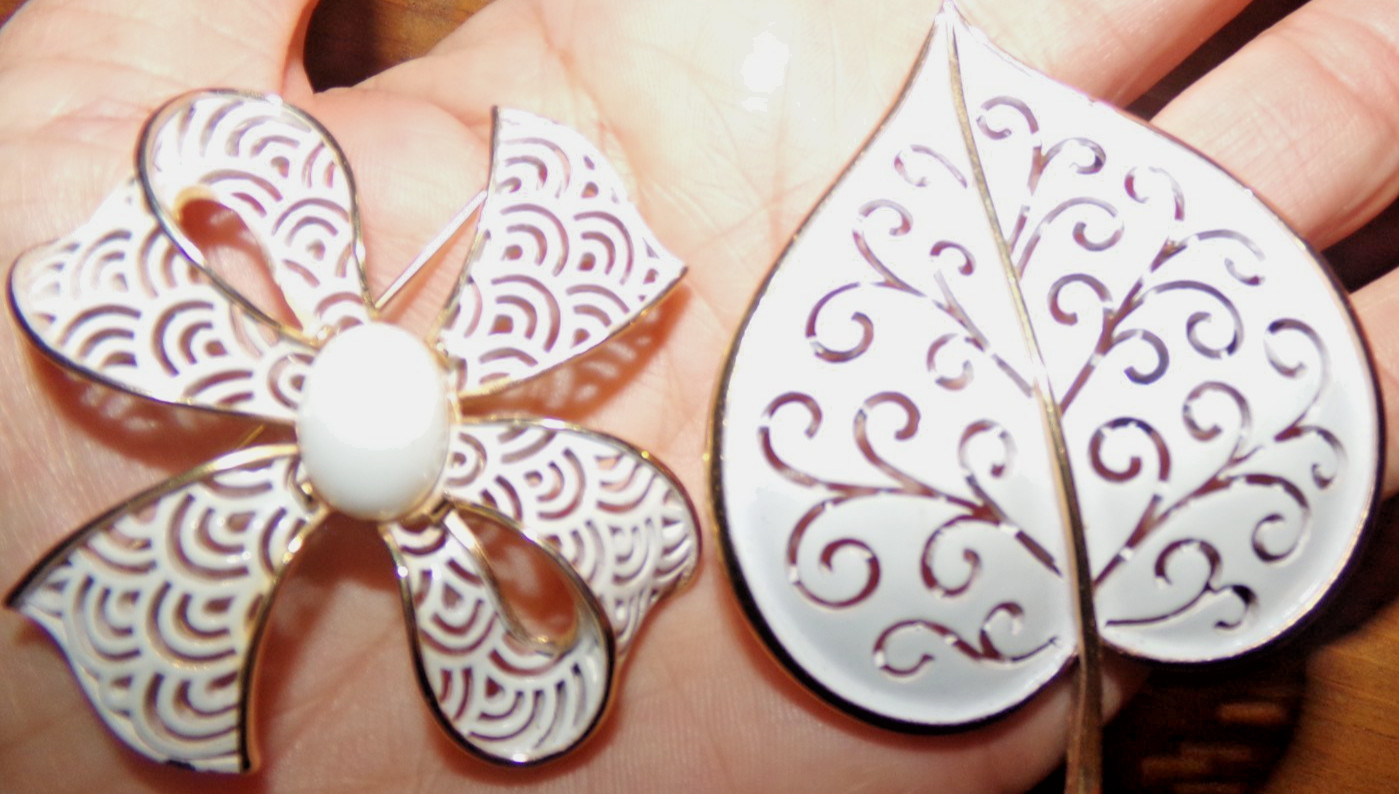 CROWN TRIFARI signed white enamel pin lot-OMG!!!
