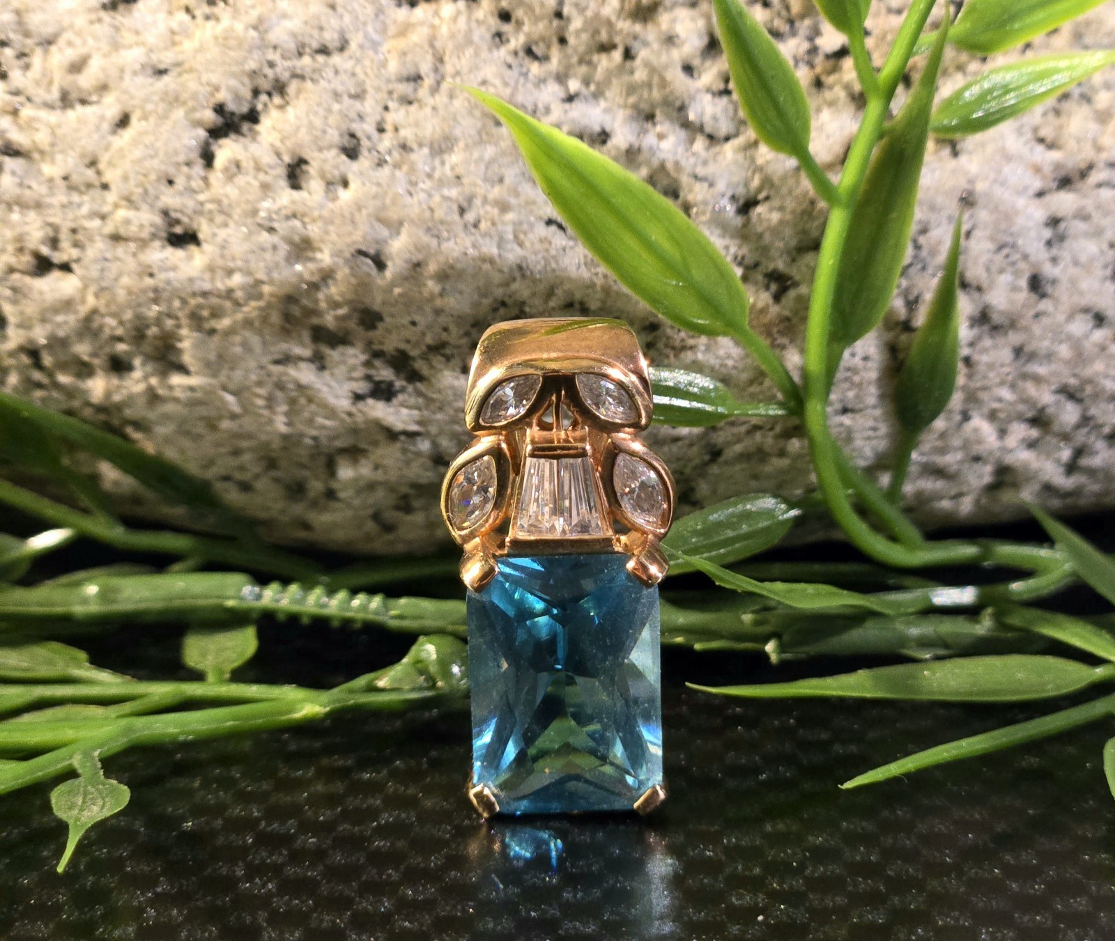 VINTAGE 925-GOLD TONED BLUE TOPAZ & CUBIC ZIRCONIA PENDANT 5.2G